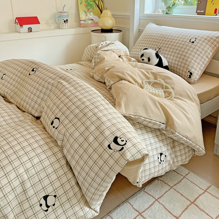91家纺网 家纺一手货源 找家纺 三兄弟 2025新款全棉印花学生三件套床单床笠四件套被套 日系小熊猫