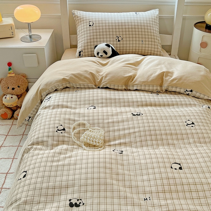 91家纺网 家纺一手货源 找家纺 三兄弟 2025新款全棉印花学生三件套床单床笠四件套被套 日系小熊猫