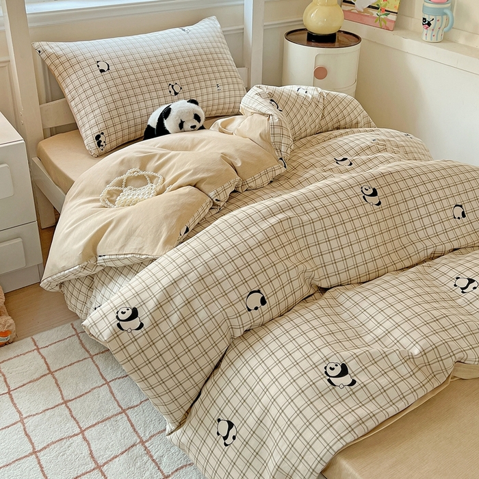 91家纺网 家纺一手货源 找家纺 三兄弟 2025新款全棉印花学生三件套床单床笠四件套被套 日系小熊猫