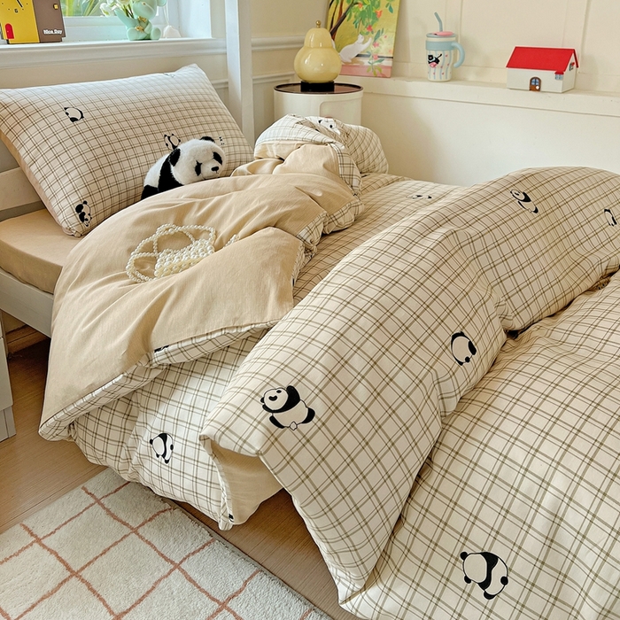 91家纺网 家纺一手货源 找家纺 三兄弟 2025新款全棉印花学生三件套床单床笠四件套被套 日系小熊猫