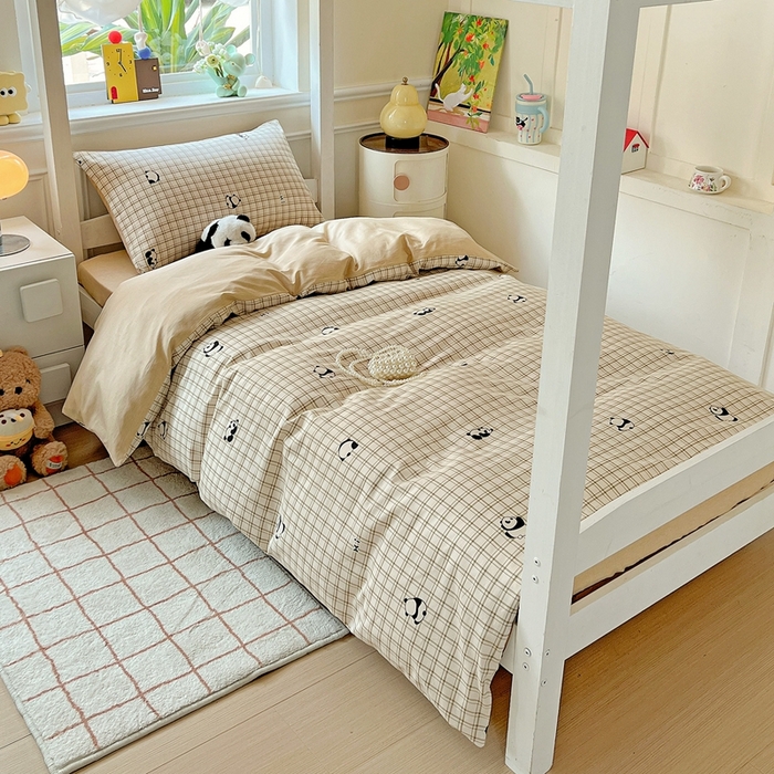 91家纺网 家纺一手货源 找家纺 三兄弟 2025新款全棉印花学生三件套床单床笠四件套被套 日系小熊猫