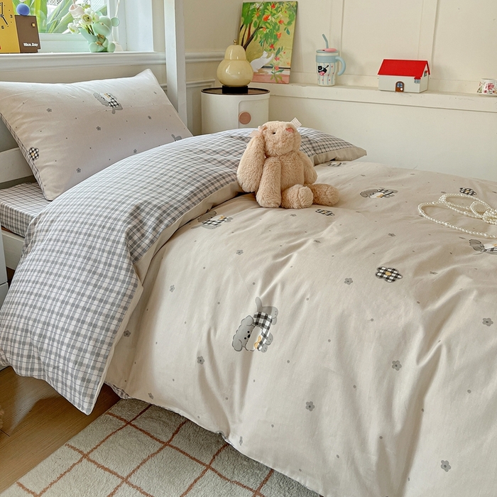 91家纺网 家纺一手货源 找家纺 三兄弟 2025新款全棉印花学生三件套床单床笠四件套被套 晚安小狗