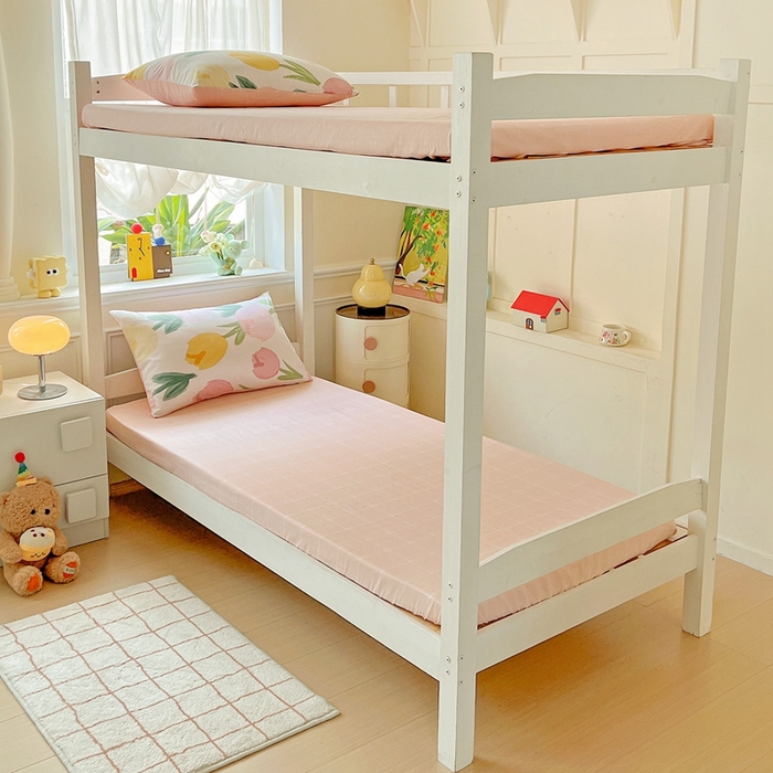 91家纺网 家纺一手货源 找家纺 三兄弟 2025新款全棉印花学生三件套床单床笠四件套被套 欣然花开