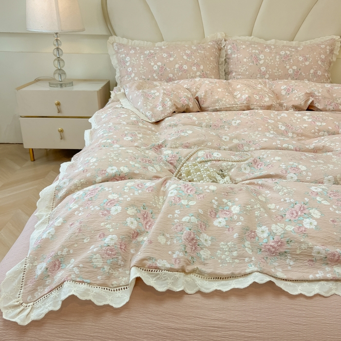 91家纺网 家纺一手货源 找家纺 （总）韩巢家纺 2025新款双层纱镂空花边被套直播热销款四件套（提供卖家秀）