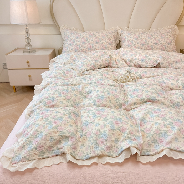 91家纺网 家纺一手货源 找家纺 （总）韩巢家纺 2025新款双层纱镂空花边被套直播热销款四件套（提供卖家秀）