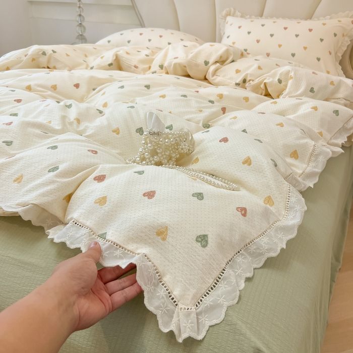 91家纺网 家纺一手货源 找家纺 韩巢家纺 2025新款双层纱镂空花边被套直播热销款四件套（提供卖家秀） 镂空花边款-浪漫世界