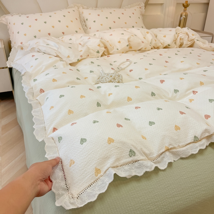 91家纺网 家纺一手货源 找家纺 韩巢家纺 2025新款双层纱镂空花边被套直播热销款四件套（提供卖家秀） 镂空花边款-浪漫世界