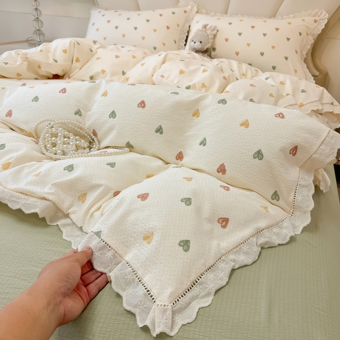 91家纺网 家纺一手货源 找家纺 韩巢家纺 2025新款双层纱镂空花边被套直播热销款四件套（提供卖家秀） 镂空花边款-浪漫世界