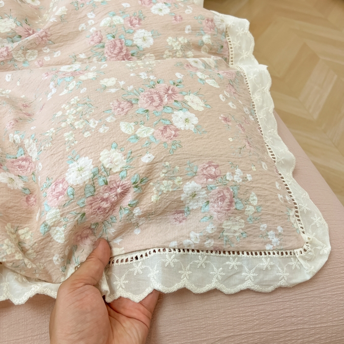 91家纺网 家纺一手货源 找家纺 韩巢家纺 2025新款双层纱镂空花边被套直播热销款四件套（提供卖家秀） 镂空花边款-爱如星辰