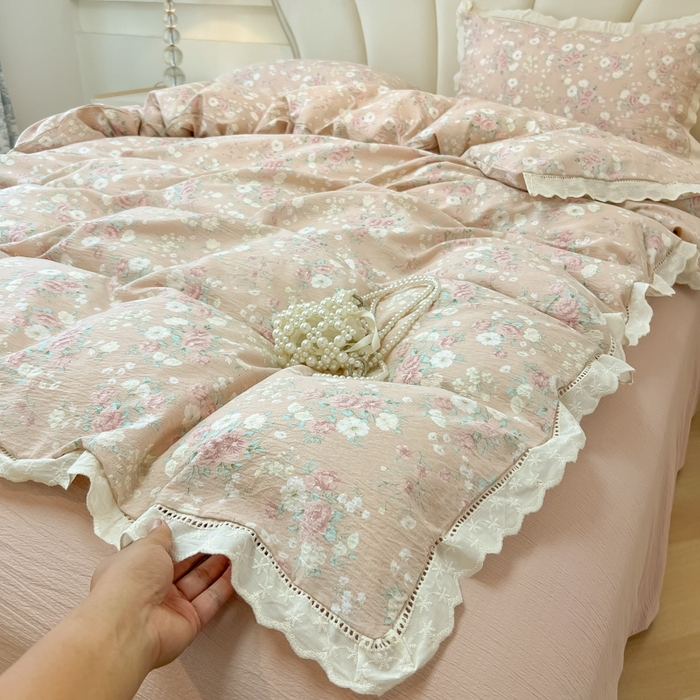 91家纺网 家纺一手货源 找家纺 韩巢家纺 2025新款双层纱镂空花边被套直播热销款四件套（提供卖家秀） 镂空花边款-爱如星辰