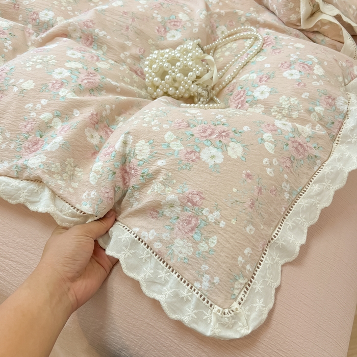 91家纺网 家纺一手货源 找家纺 韩巢家纺 2025新款双层纱镂空花边被套直播热销款四件套（提供卖家秀） 镂空花边款-爱如星辰