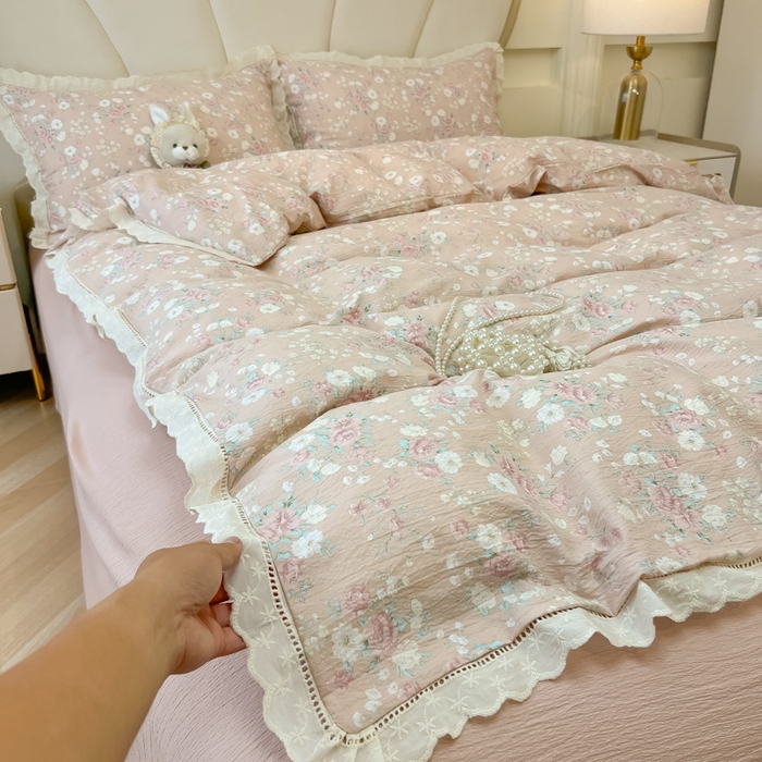 91家纺网 家纺一手货源 找家纺 韩巢家纺 2025新款双层纱镂空花边被套直播热销款四件套（提供卖家秀） 镂空花边款-爱如星辰
