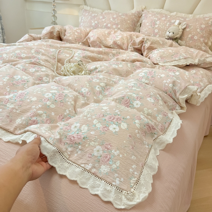 91家纺网 家纺一手货源 找家纺 韩巢家纺 2025新款双层纱镂空花边被套直播热销款四件套（提供卖家秀） 镂空花边款-爱如星辰