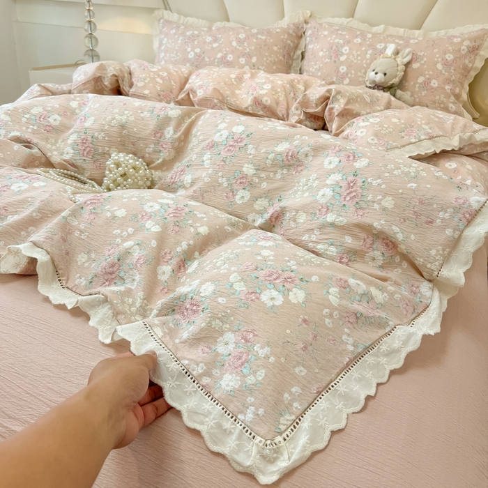 91家纺网 家纺一手货源 找家纺 韩巢家纺 2025新款双层纱镂空花边被套直播热销款四件套（提供卖家秀） 镂空花边款-爱如星辰