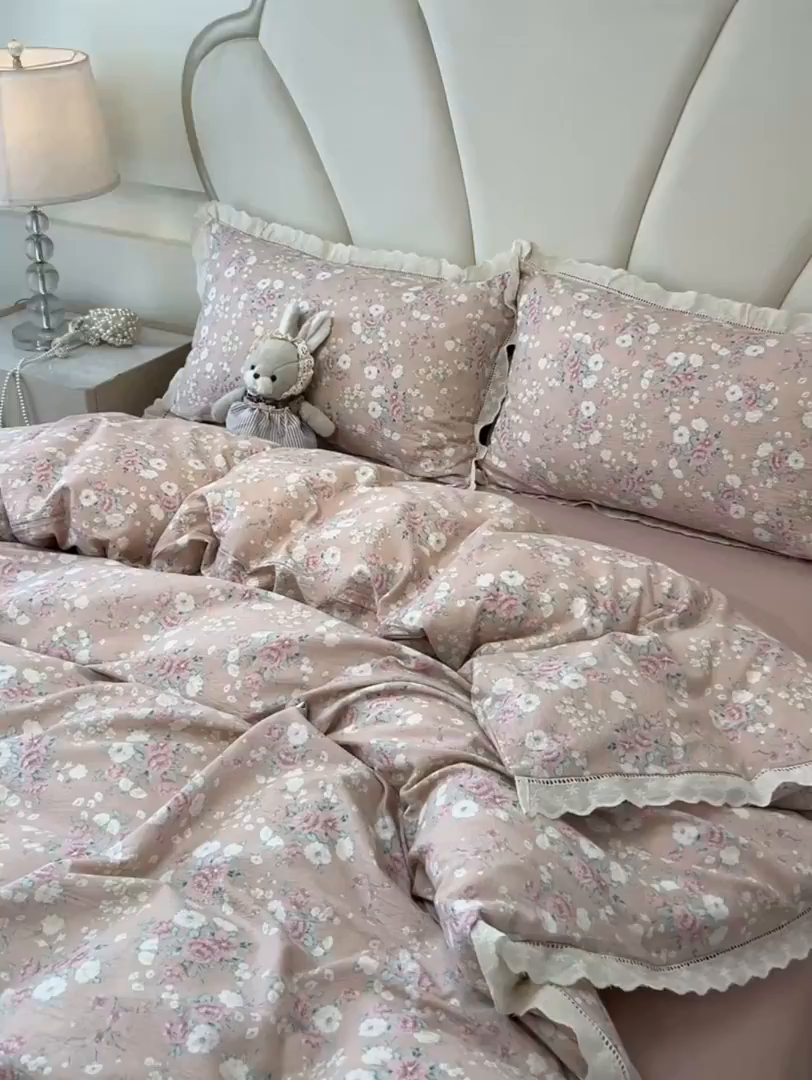 91家纺网 家纺一手货源 找家纺 韩巢家纺 2025新款双层纱镂空花边被套直播热销款四件套（提供卖家秀） 镂空花边款-爱如星辰