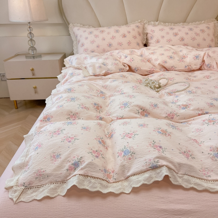 91家纺网 家纺一手货源 找家纺 韩巢家纺 2025新款双层纱镂空花边被套直播热销款四件套（提供卖家秀） 镂空花边款-芊芊花海