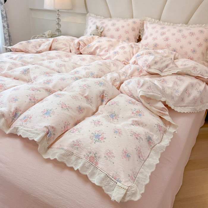 91家纺网 家纺一手货源 找家纺 韩巢家纺 2025新款双层纱镂空花边被套直播热销款四件套（提供卖家秀） 镂空花边款-芊芊花海