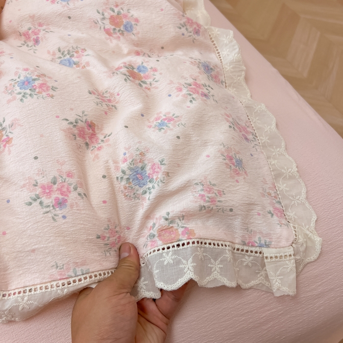 91家纺网 家纺一手货源 找家纺 韩巢家纺 2025新款双层纱镂空花边被套直播热销款四件套（提供卖家秀） 镂空花边款-芊芊花海