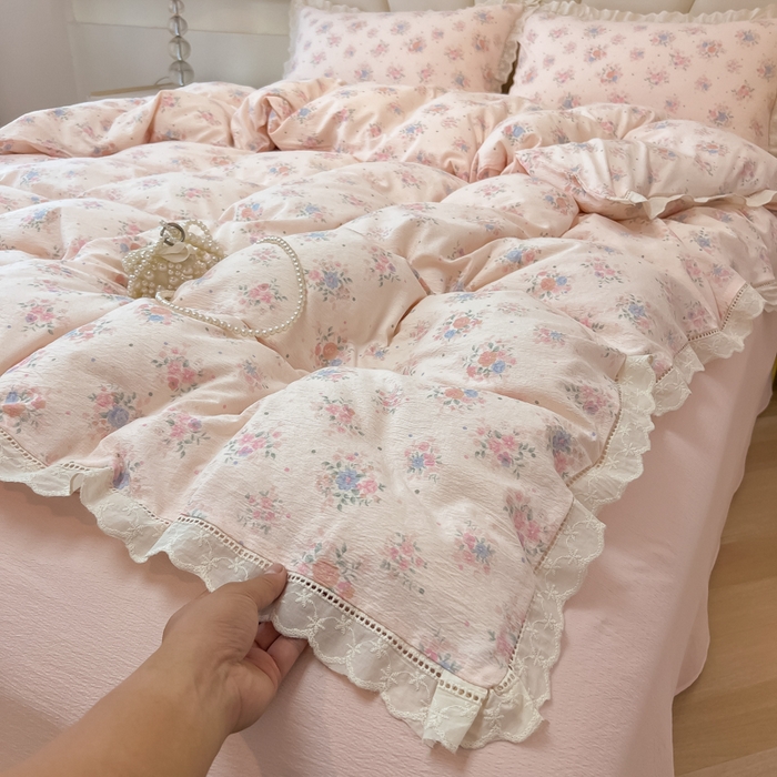 91家纺网 家纺一手货源 找家纺 韩巢家纺 2025新款双层纱镂空花边被套直播热销款四件套（提供卖家秀） 镂空花边款-芊芊花海