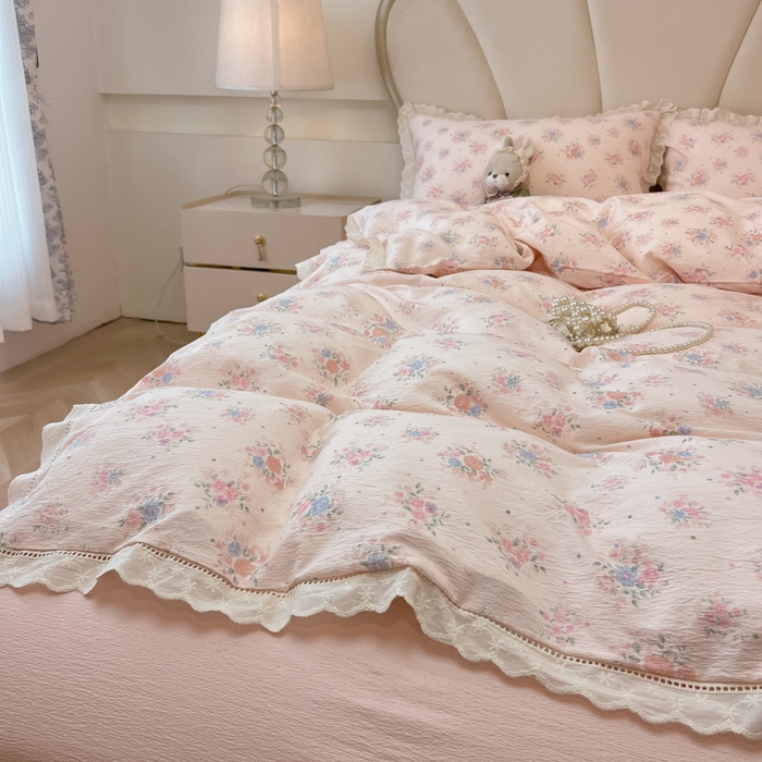 91家纺网 家纺一手货源 找家纺 韩巢家纺 2025新款双层纱镂空花边被套直播热销款四件套（提供卖家秀） 镂空花边款-芊芊花海