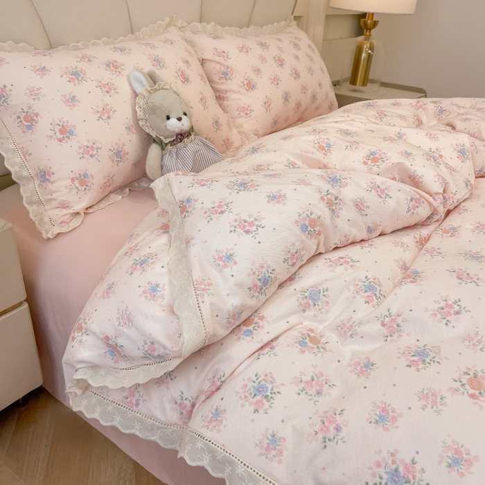 91家纺网 家纺一手货源 找家纺 韩巢家纺 2025新款双层纱镂空花边被套直播热销款四件套（提供卖家秀） 镂空花边款-芊芊花海