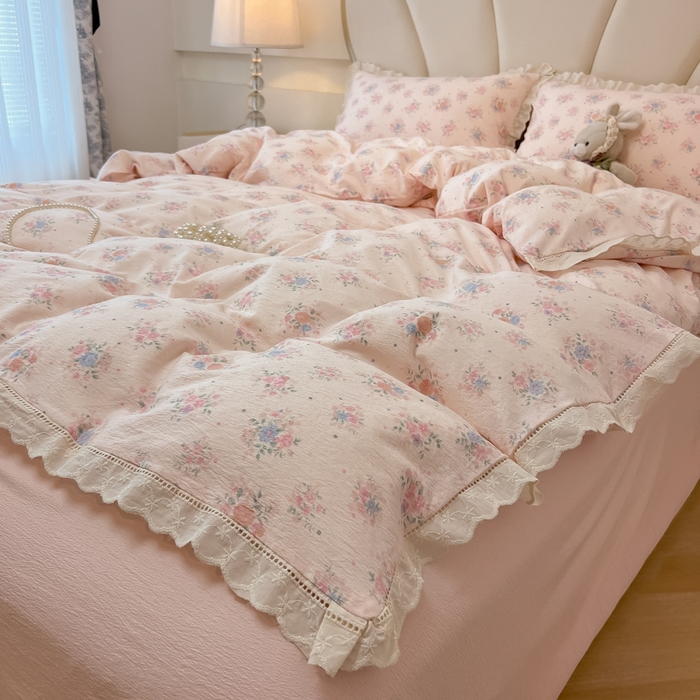 91家纺网 家纺一手货源 找家纺 韩巢家纺 2025新款双层纱镂空花边被套直播热销款四件套（提供卖家秀） 镂空花边款-芊芊花海