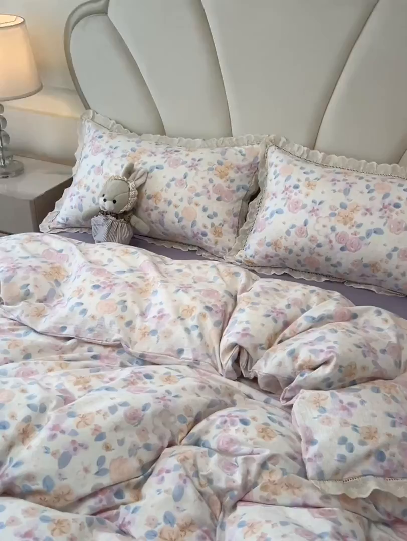 91家纺网 家纺一手货源 找家纺 韩巢家纺 2025新款双层纱镂空花边被套直播热销款四件套（提供卖家秀） 镂空花边款-时间画报-米