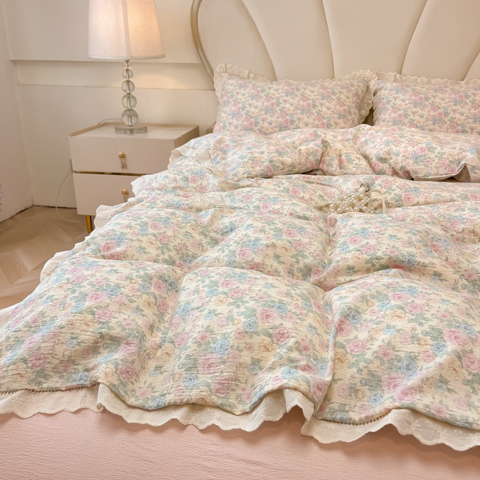 91家纺网 家纺一手货源 找家纺 韩巢家纺 2025新款双层纱镂空花边被套直播热销款四件套（提供卖家秀） 镂空花边款-童话花岛