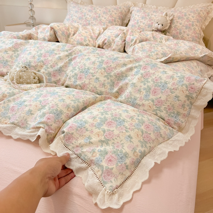 91家纺网 家纺一手货源 找家纺 韩巢家纺 2025新款双层纱镂空花边被套直播热销款四件套（提供卖家秀） 镂空花边款-童话花岛