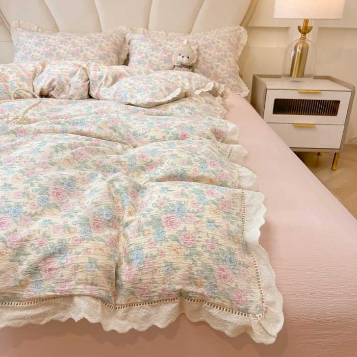 91家纺网 家纺一手货源 找家纺 韩巢家纺 2025新款双层纱镂空花边被套直播热销款四件套（提供卖家秀） 镂空花边款-童话花岛