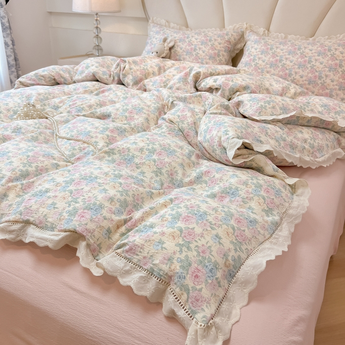 91家纺网 家纺一手货源 找家纺 韩巢家纺 2025新款双层纱镂空花边被套直播热销款四件套（提供卖家秀） 镂空花边款-童话花岛