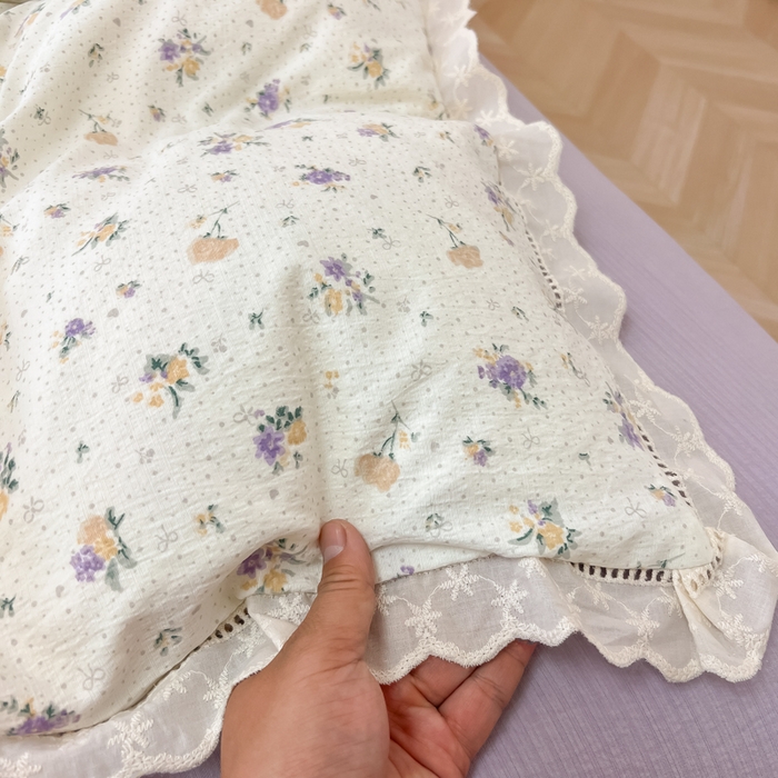 91家纺网 家纺一手货源 找家纺 韩巢家纺 2025新款双层纱镂空花边被套直播热销款四件套（提供卖家秀） 镂空花边款-紫叮兰语