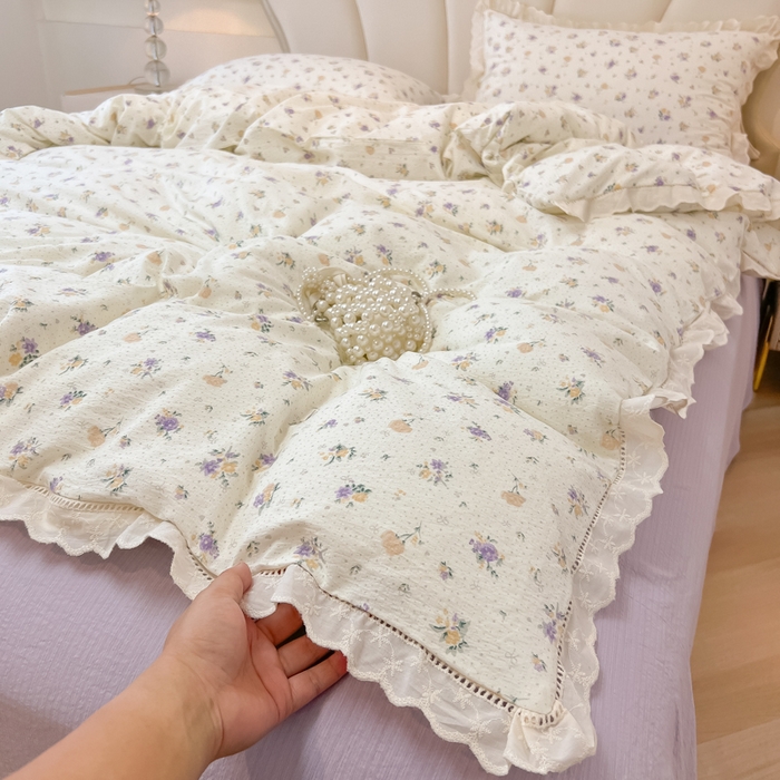 91家纺网 家纺一手货源 找家纺 韩巢家纺 2025新款双层纱镂空花边被套直播热销款四件套（提供卖家秀） 镂空花边款-紫叮兰语