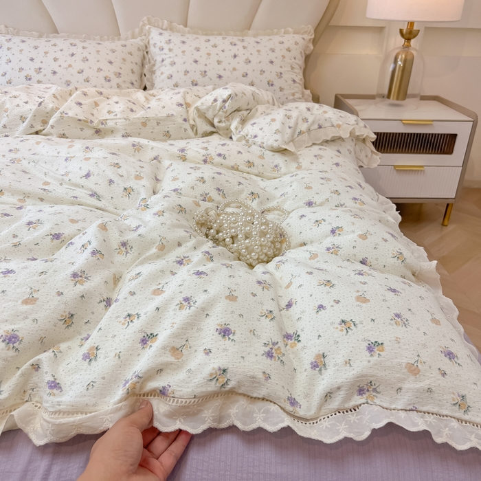 91家纺网 家纺一手货源 找家纺 韩巢家纺 2025新款双层纱镂空花边被套直播热销款四件套（提供卖家秀） 镂空花边款-紫叮兰语