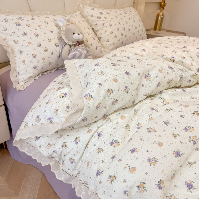 91家纺网 家纺一手货源 找家纺 韩巢家纺 2025新款双层纱镂空花边被套直播热销款四件套（提供卖家秀） 镂空花边款-紫叮兰语