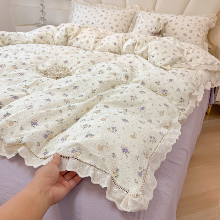 91家纺网 家纺一手货源 找家纺 韩巢家纺 2025新款双层纱镂空花边被套直播热销款四件套（提供卖家秀） 镂空花边款-紫叮兰语
