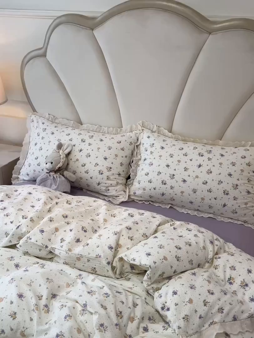 91家纺网 家纺一手货源 找家纺 韩巢家纺 2025新款双层纱镂空花边被套直播热销款四件套（提供卖家秀） 镂空花边款-紫叮兰语