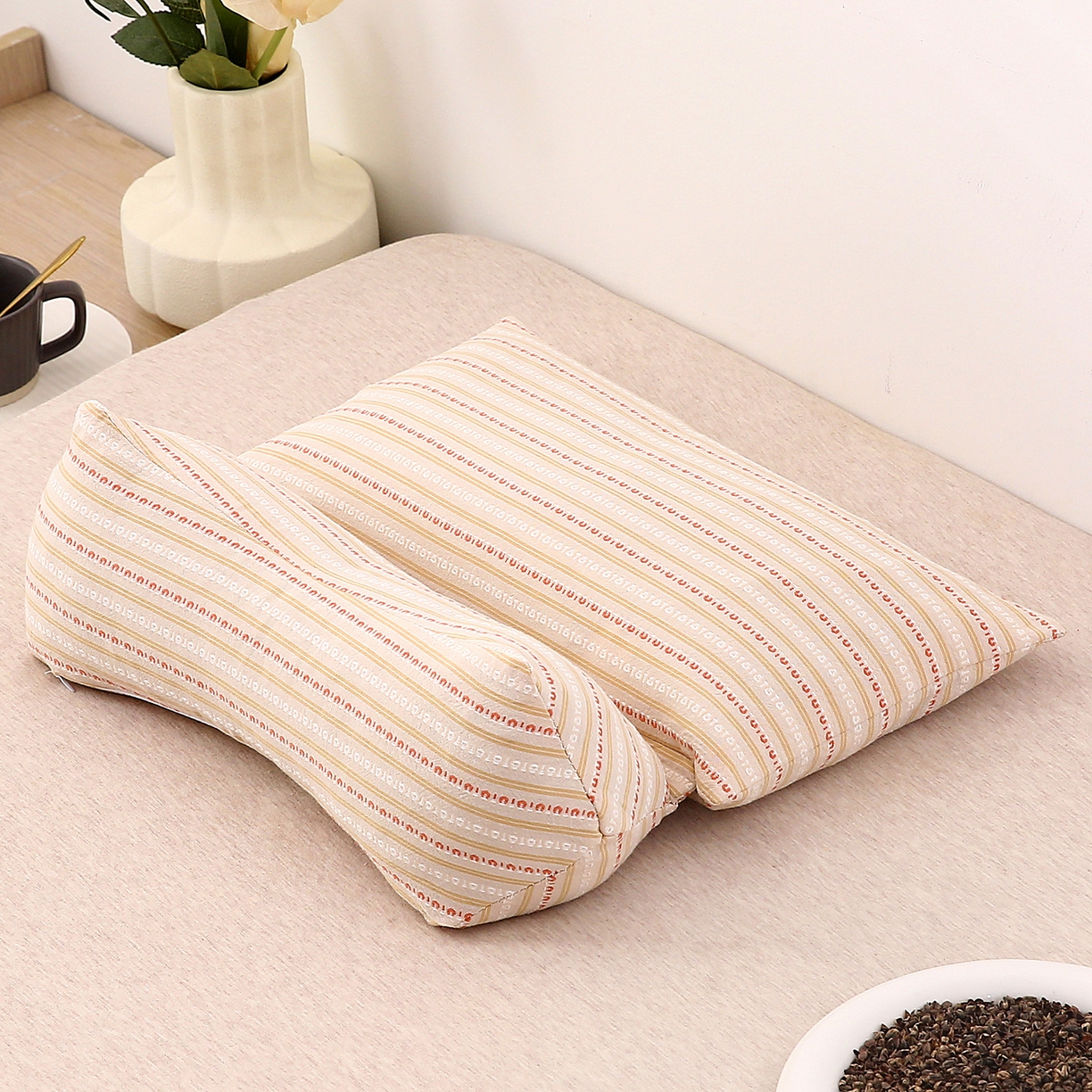 91家纺网 家纺一手货源 找家纺 （总）珍贝家纺 2025新款全棉水洗棉条纹荞麦枕二合一组合枕牵引枕  枕头枕芯