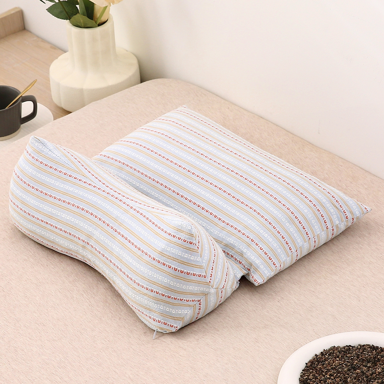 91家纺网 家纺一手货源 找家纺 （总）珍贝家纺 2025新款全棉水洗棉条纹荞麦枕二合一组合枕牵引枕  枕头枕芯