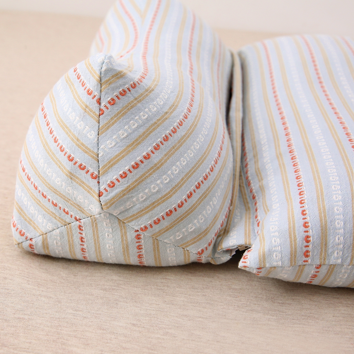 91家纺网 家纺一手货源 找家纺 珍贝家纺 2025新款全棉水洗棉条纹荞麦枕二合一组合枕牵引枕  枕头枕芯 二合一条纹荞麦-灰色/只 二合一荞麦枕