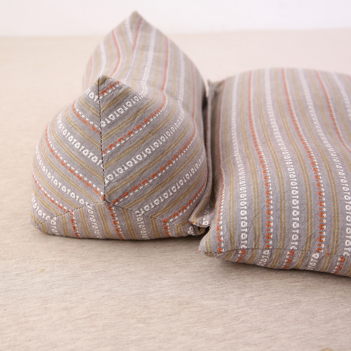 91家纺网 家纺一手货源 找家纺 珍贝家纺 2025新款全棉水洗棉条纹荞麦枕二合一组合枕牵引枕  枕头枕芯 二合一条纹荞麦-咖色/对 二合一荞麦枕