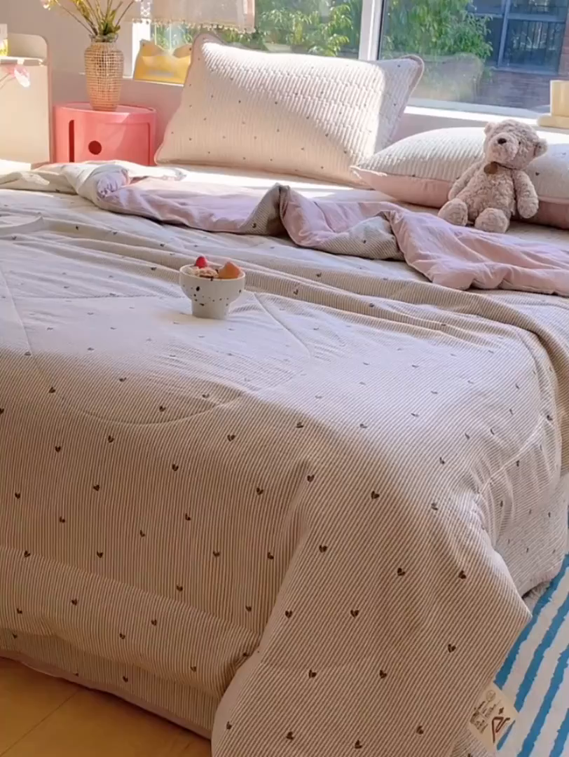 91家纺网 家纺一手货源 找家纺 小叮当家纺仓储工厂店 （提供买家秀 爆款花型 不断货）2025新款云感双层纱床盖夏被四件套 爱你