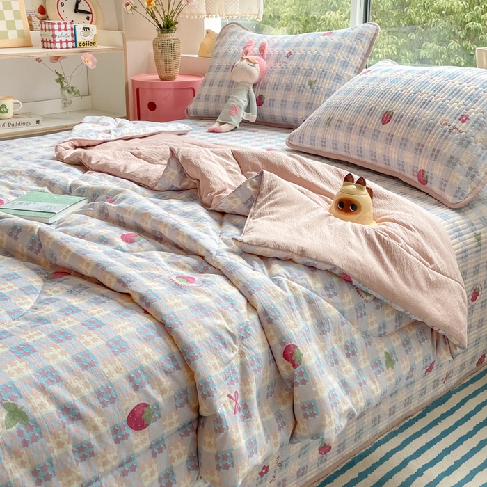 小叮当家纺仓储工厂店 （提供买家秀 爆款花型 不断货）2025新款云感双层纱床盖夏被四件套 草莓格