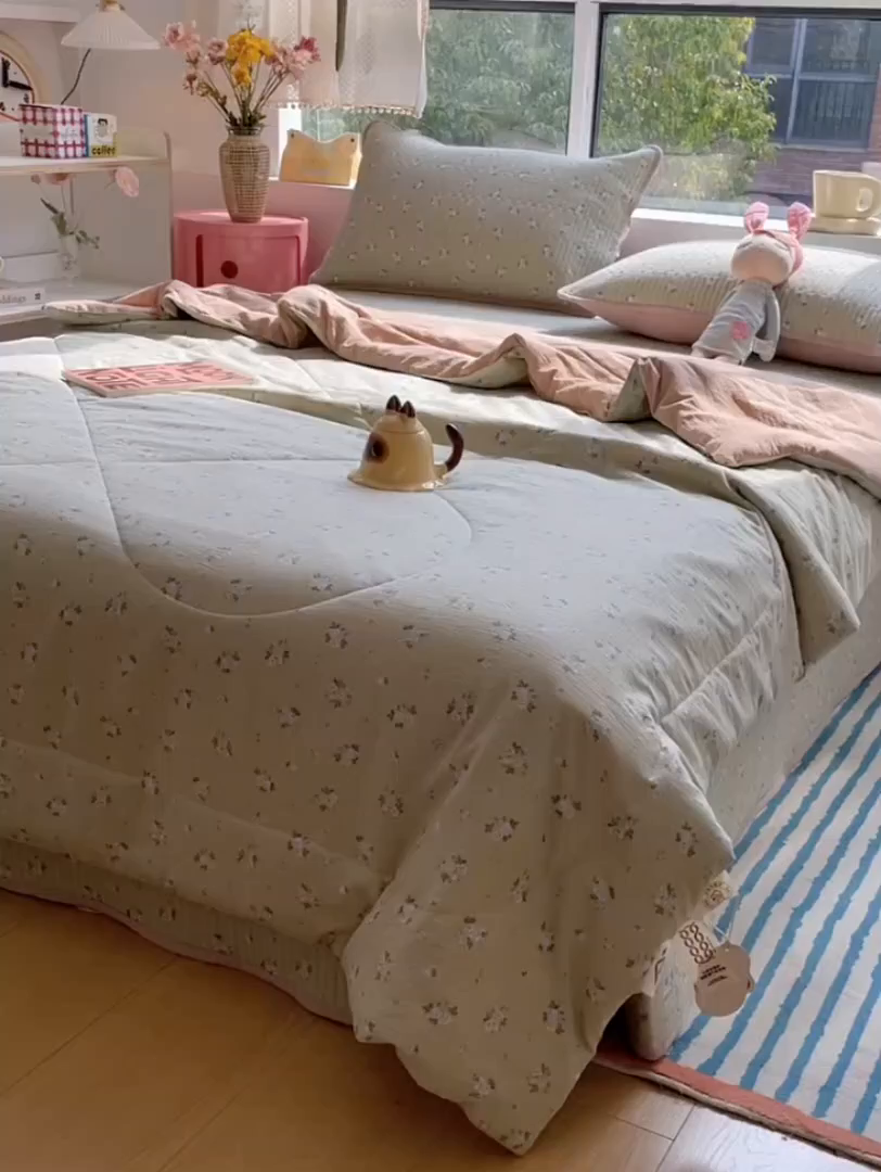 91家纺网 家纺一手货源 找家纺 小叮当家纺仓储工厂店 （提供买家秀 爆款花型 不断货）2025新款云感双层纱床盖夏被四件套 茶野