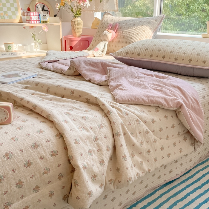 91家纺网 家纺一手货源 找家纺 小叮当家纺仓储工厂店 （提供买家秀 爆款花型 不断货）2025新款云感双层纱床盖夏被四件套 初暖