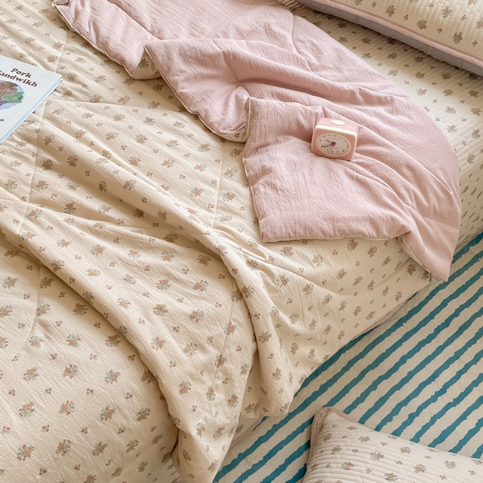 91家纺网 家纺一手货源 找家纺 小叮当家纺仓储工厂店 （提供买家秀 爆款花型 不断货）2025新款云感双层纱床盖夏被四件套 初暖