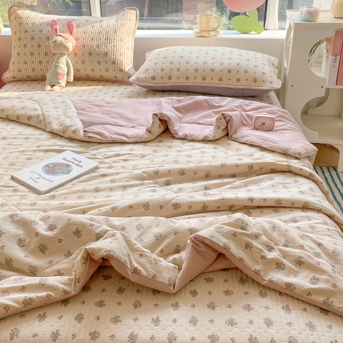 91家纺网 家纺一手货源 找家纺 小叮当家纺仓储工厂店 （提供买家秀 爆款花型 不断货）2025新款云感双层纱床盖夏被四件套 初暖