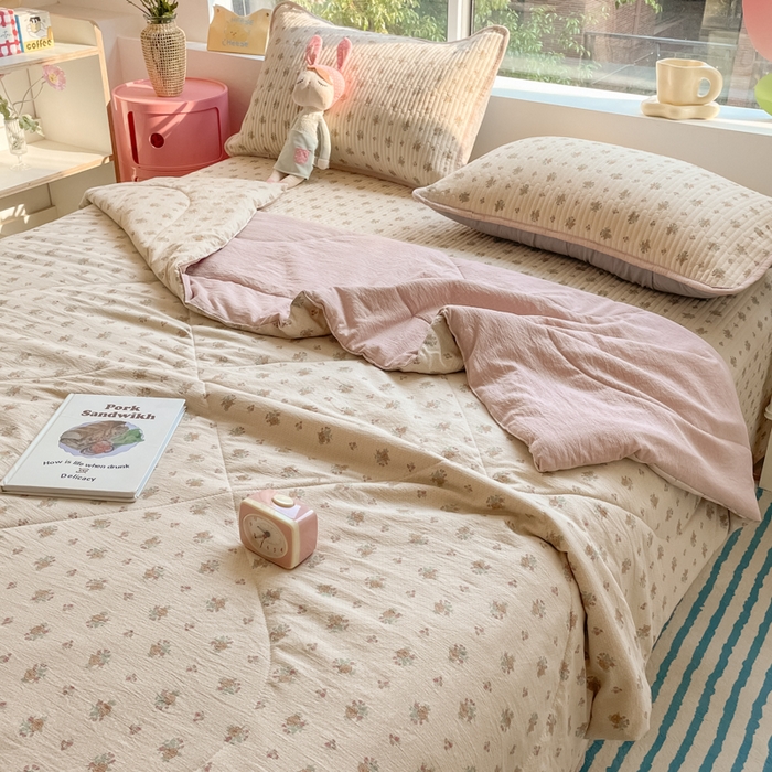 91家纺网 家纺一手货源 找家纺 小叮当家纺仓储工厂店 （提供买家秀 爆款花型 不断货）2025新款云感双层纱床盖夏被四件套 初暖