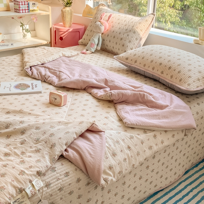 91家纺网 家纺一手货源 找家纺 小叮当家纺仓储工厂店 （提供买家秀 爆款花型 不断货）2025新款云感双层纱床盖夏被四件套 初暖