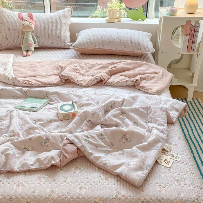 91家纺网 家纺一手货源 找家纺 小叮当家纺仓储工厂店 （提供买家秀 爆款花型 不断货）2025新款云感双层纱床盖夏被四件套 春芽